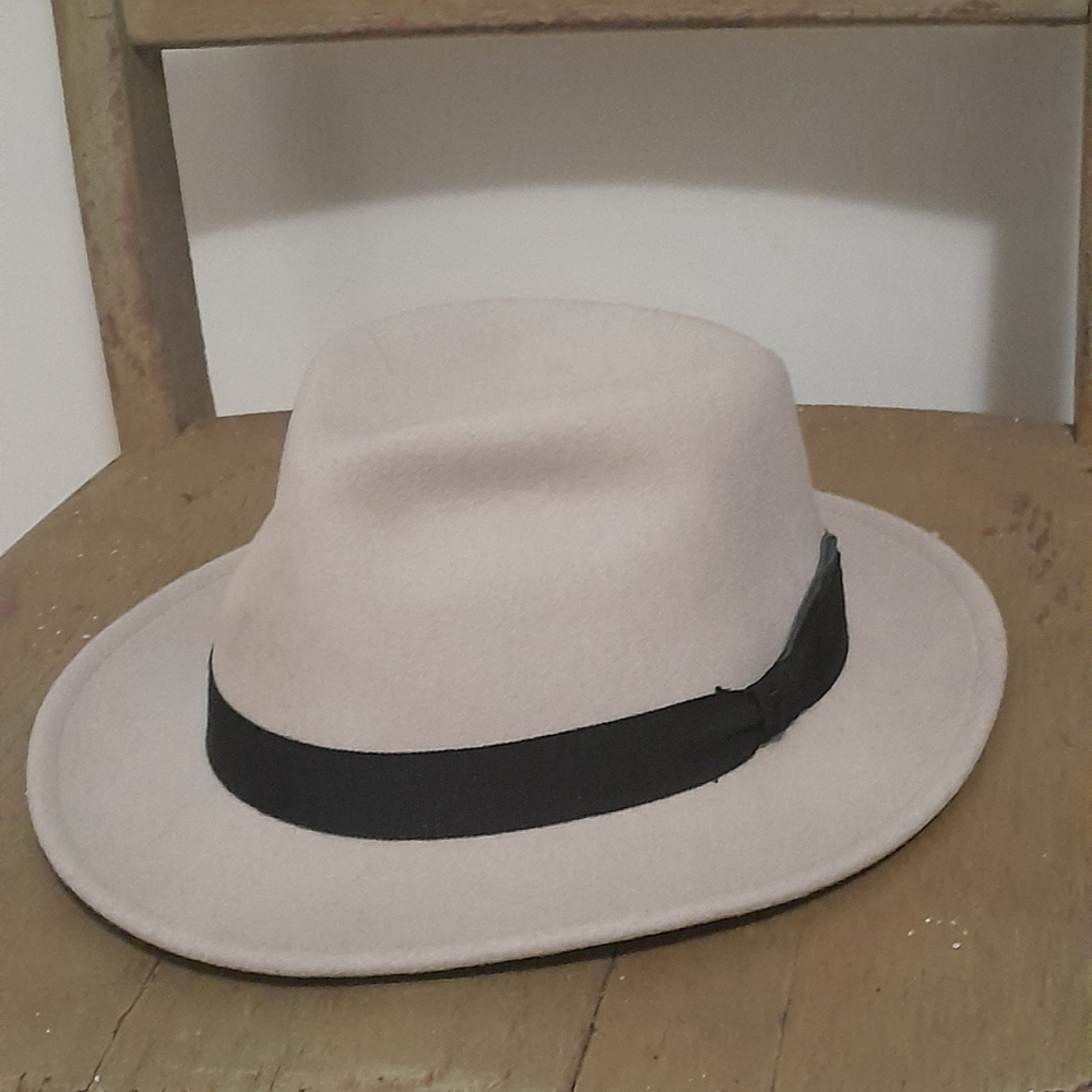 Bailey's of Hollywood litefelt wool fedora. Men's size large